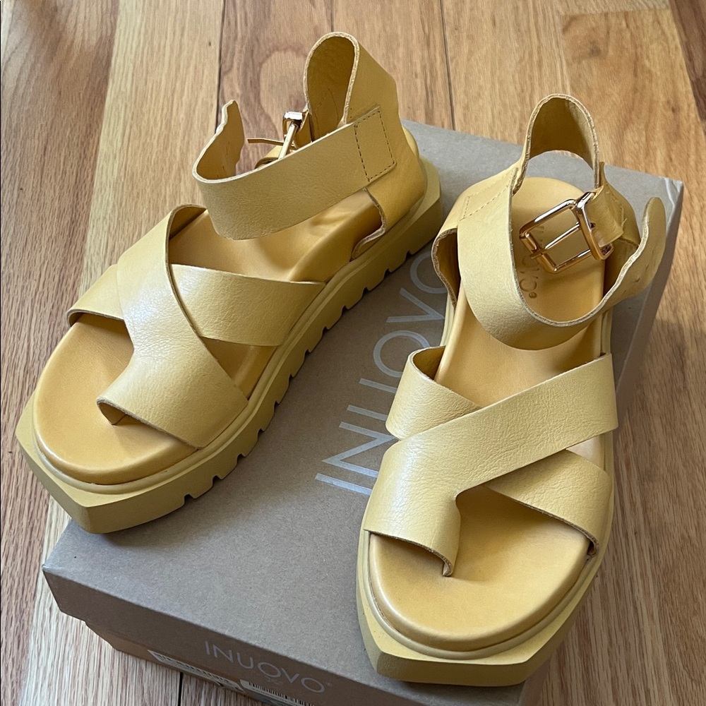 Leather Pale Yellow Sandals size 6
